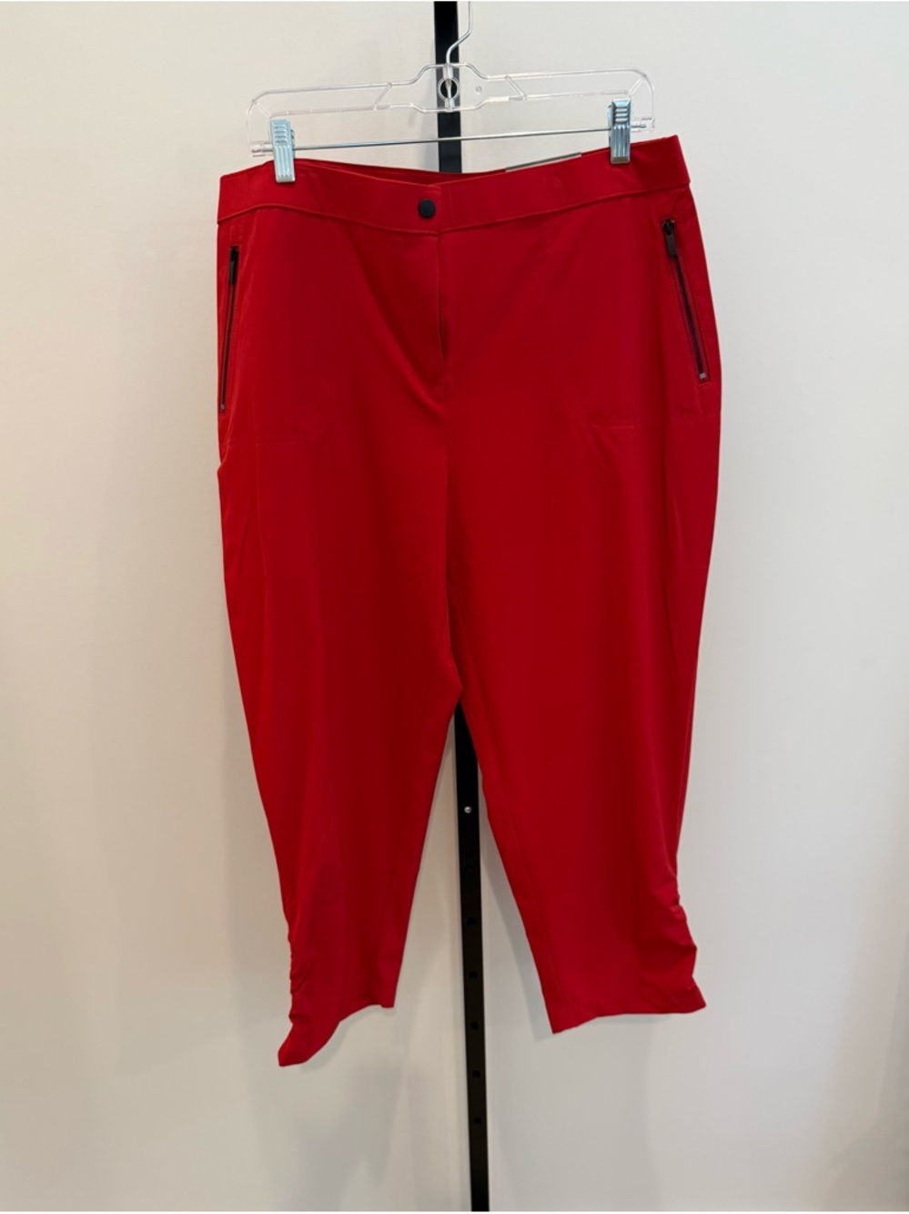 Chicos Zenergy Red Women’s Stretch Capri Golf Pants